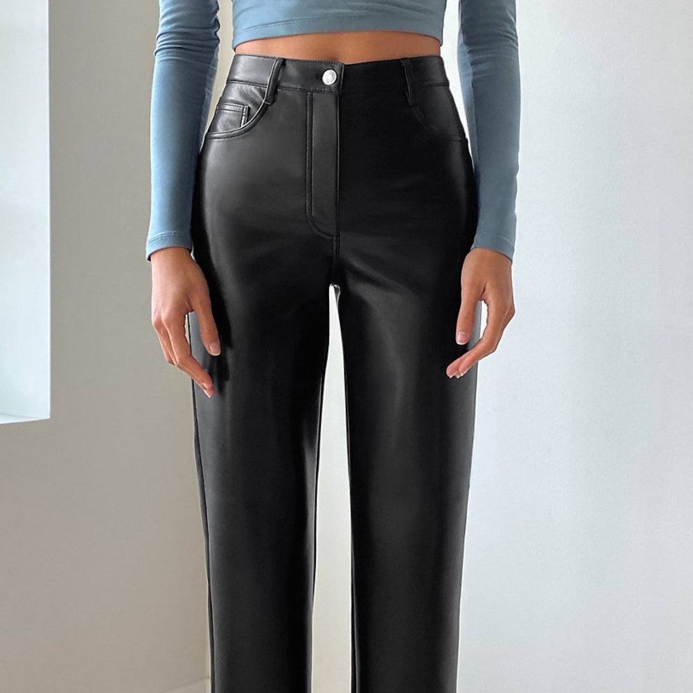 SOLD Aritzia Melina black vegan leather pants - Picture 4 of 7